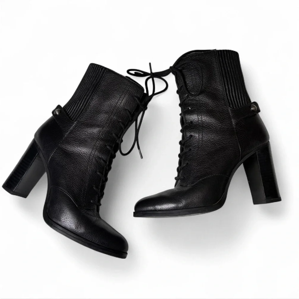 Michael Kors Carrigan Black Leather Lace Up Heeled Ankle Boots Size 7.5